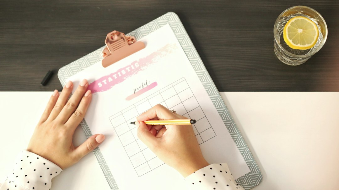 Illustrated guide to regular eating habits for busy adults